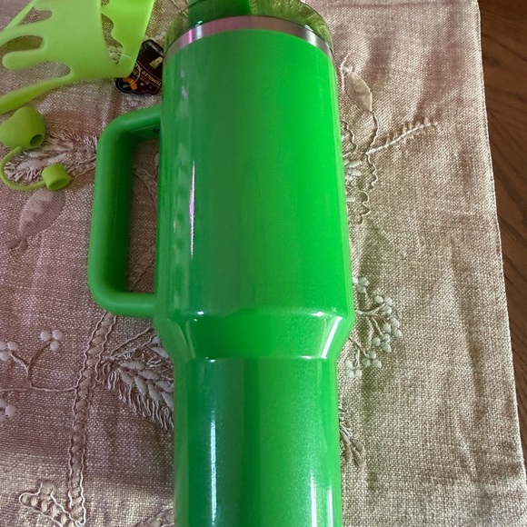 Stanley + Starbucks Neon Green Halloween Slime 40oz Quencher Rare Glow Sleeve - Picture 5 of 9